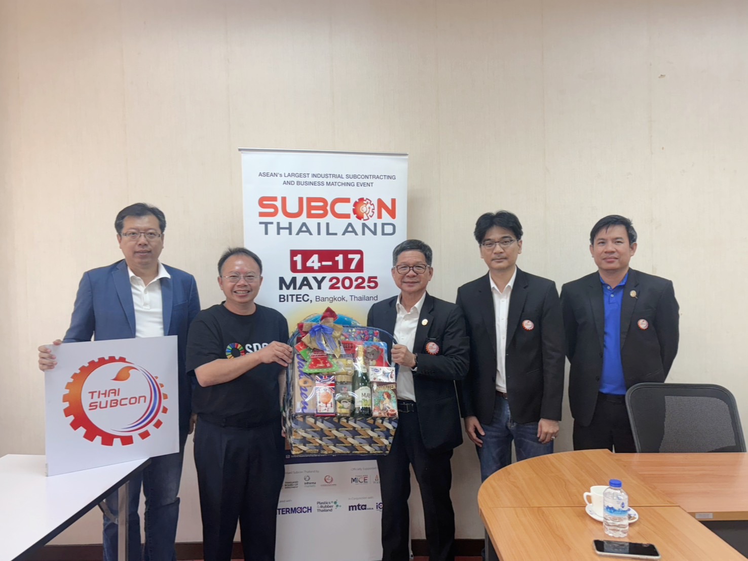 ดร.ไพบูลย์ ลิ้มปิติพานิชย์ ผู้อำนวยการ EEC Automation Park พร้อมด้วย คุณปฤณวัชร ปานสิงห์ ผู้จัดการอาวุโสแผนกการตลาดบริษัท มิตซูบิชิ อีเล็คทริค แฟคทอรี่ออโตเมชั่น (ประเทศไทย) จำกัด ได้เดินทางเข้ามาที่สมาคม เพื่อสวัสดีปีใหม่
